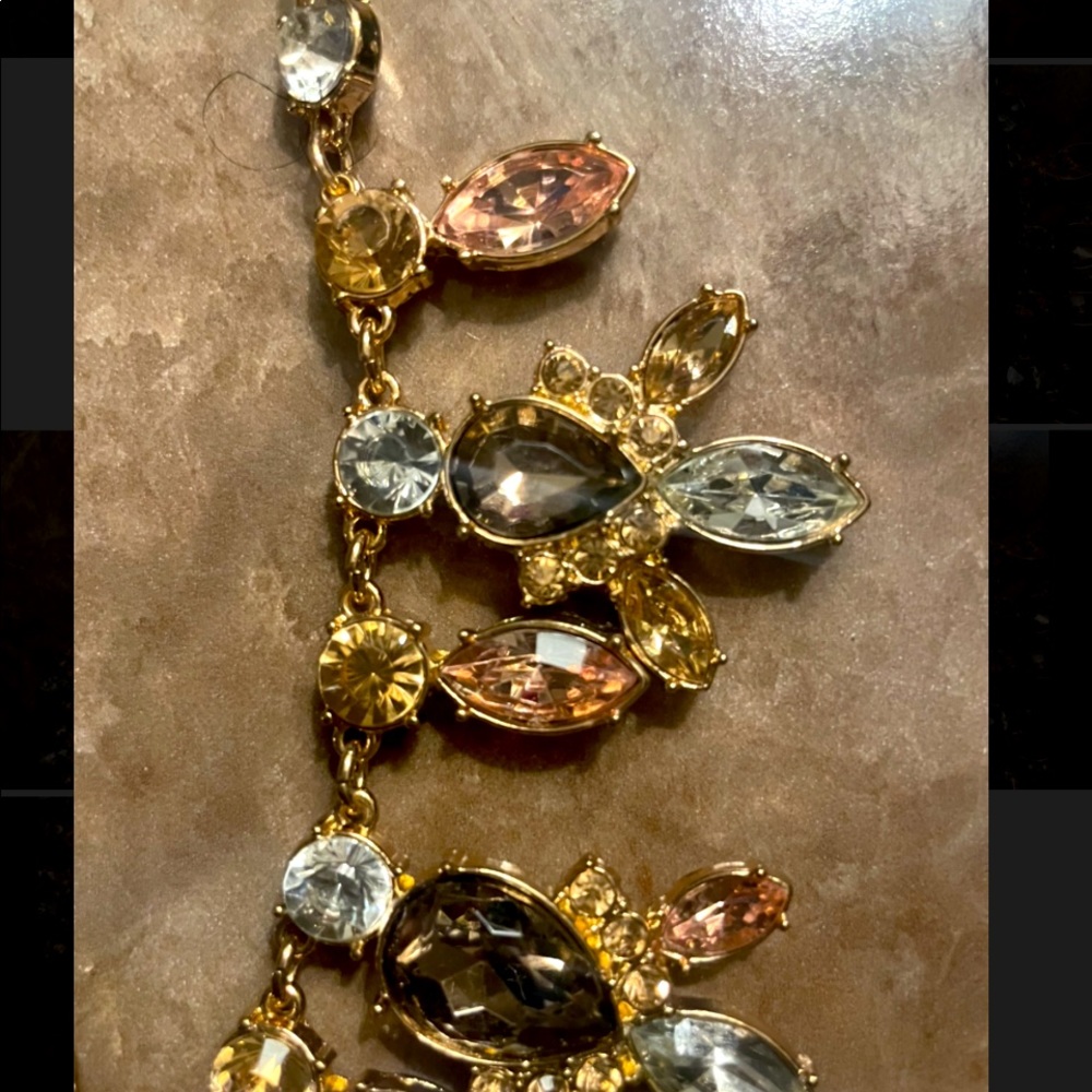 Beautifully Designed Jeweled Statement Necklace - image 4